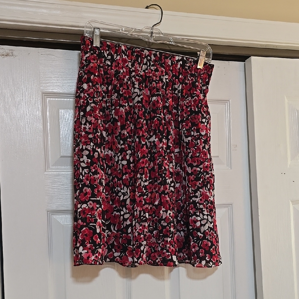 WHBM Floral Red and Black Skirt Size 4